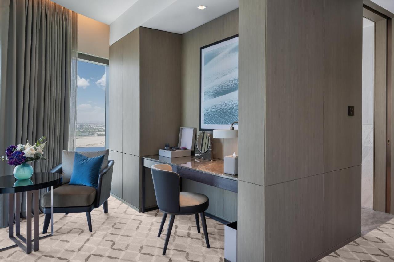 Address Creek Harbour Hotell Dubai Eksteriør bilde A work desk in a hotel room